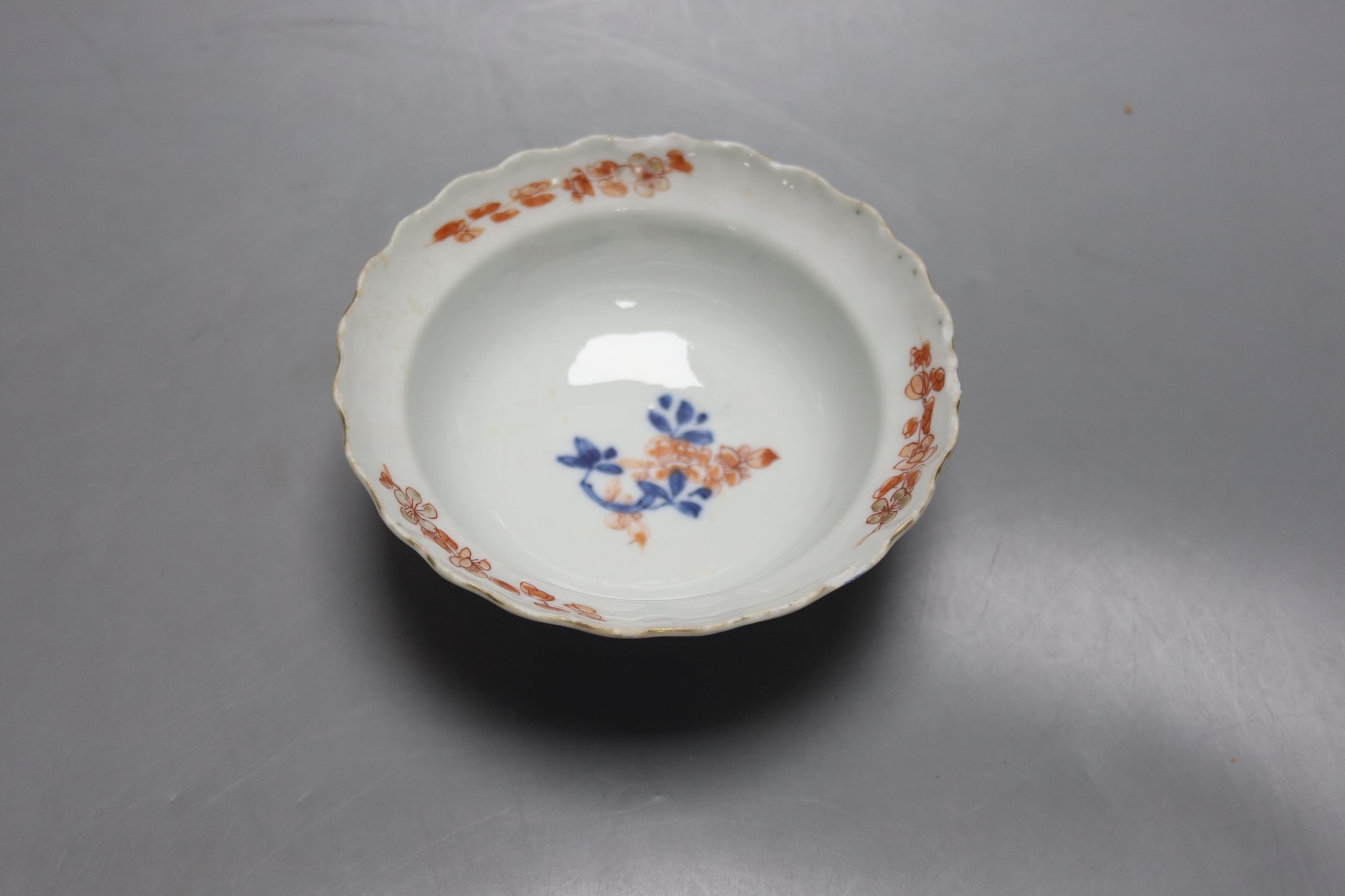 Two 18th century Chinese dishes and a bowl (3) 16.5cm